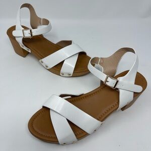 TOP MODA: White Sandals, Block Heel. Size 8.5. NEW